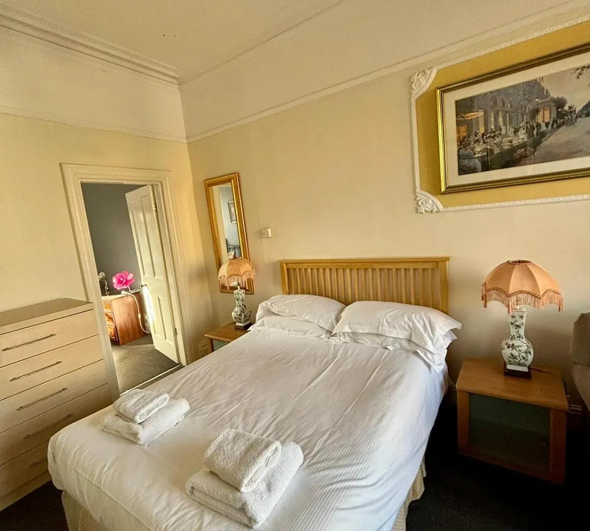 Princess Royal 3 Bed Apartment Scarborough 0*,